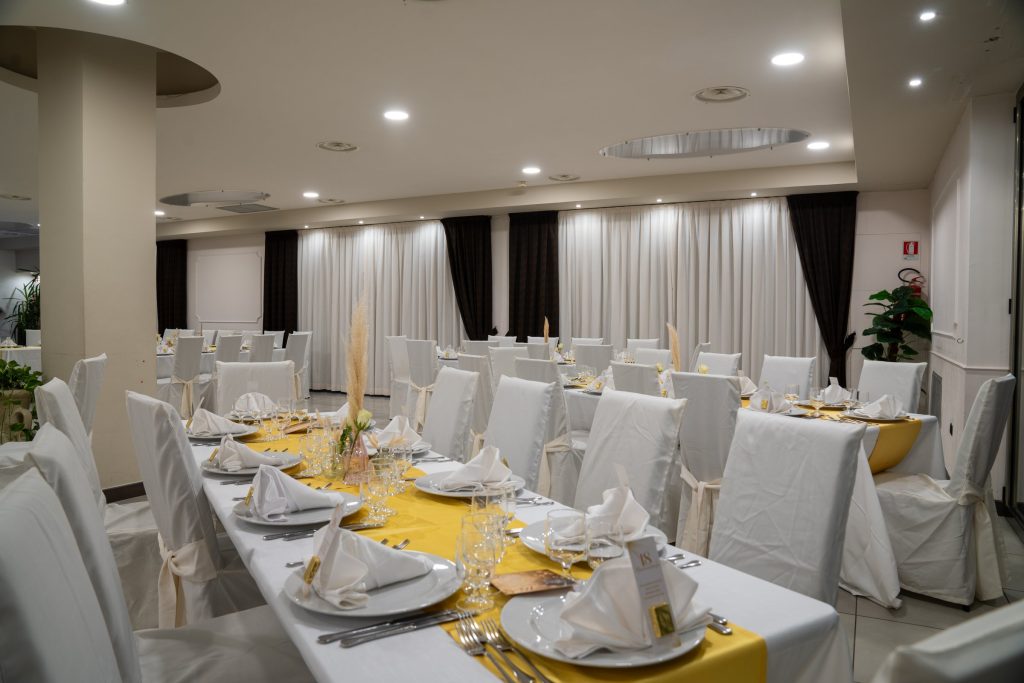La sala allestita per il ricevimento